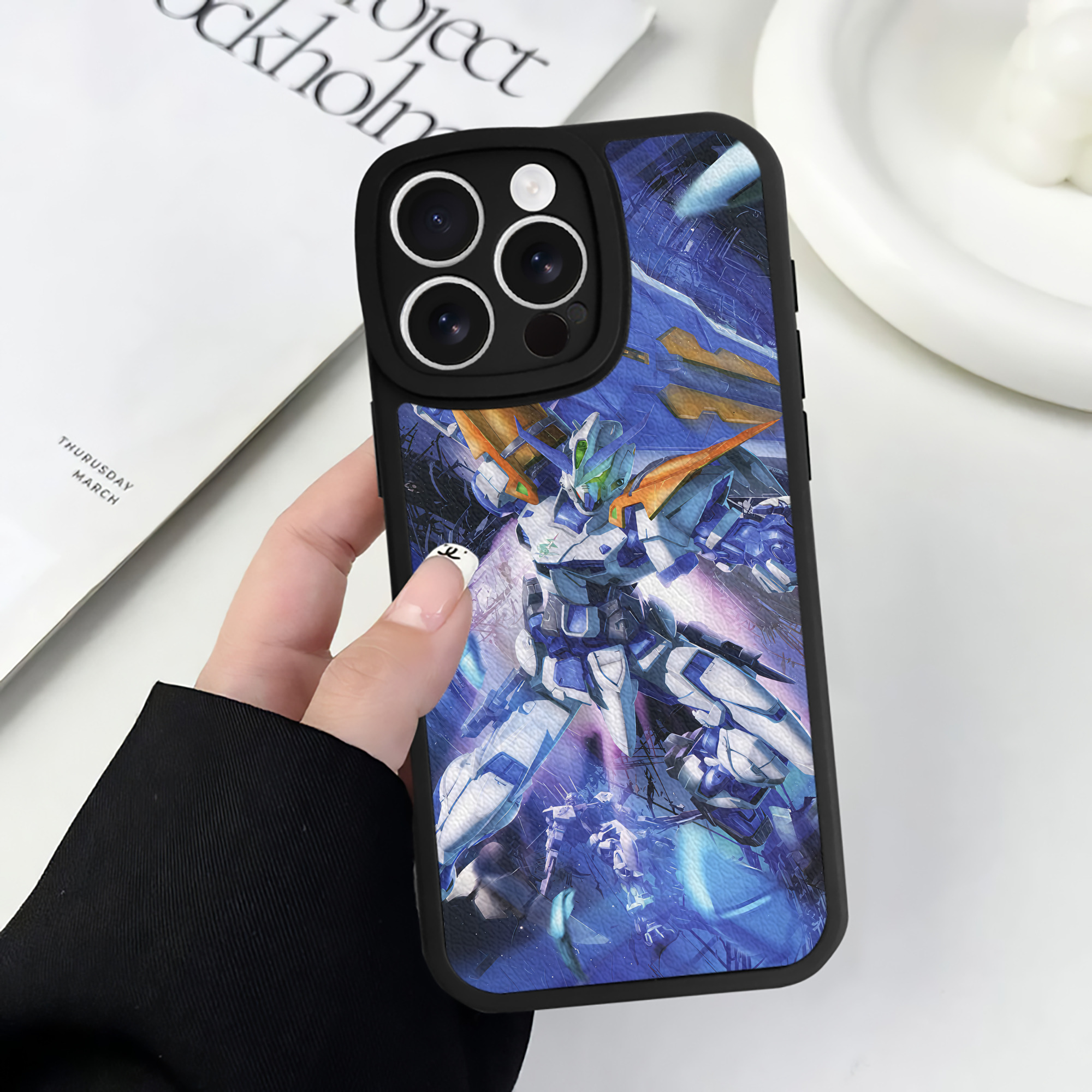 （画像用） 機動戦士ガンダム Mobile Suit Gundam 【iPhone 16シリーズ対応】シリコンスマホケース（レザー調） 材質：シリコン